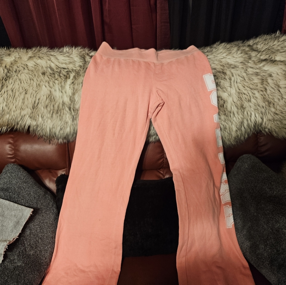 Pink Sweats - Picture 3 of 4